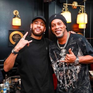 Ronaldinho Gaúcho e Neymar se divertem com vitória do PSG