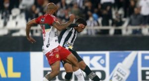 Autor do terceiro gol do Botafogo, Marco Antônio enaltece torcida: ‘Incentivou do começo ao fim’