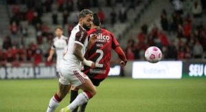 Gabigol iguala maior jejum de gols pelo Flamengo e preocupa ao sair de campo com dores