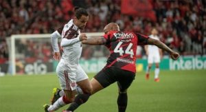 Torcedores celebram empate do Flamengo e criticam: ‘Atuação vergonhosa mas ótimo resultado’