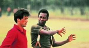 Sylvester Stallone conta quando tentou defender chute de Pelé: ‘Quebrou meu dedo e rasgou a rede’