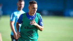 Rafinha fica feliz em receber “incentivo extra” do Grêmio