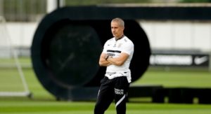 Com técnico sob pressão, Corinthians encara ‘decisão’ contra o Internacional