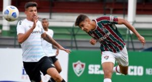 João Neto sofre fratura no tornozelo e passará por cirurgia no Fluminense