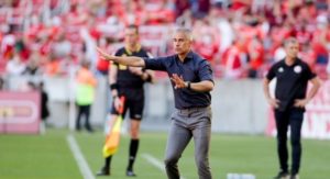 Sylvinho vê respaldo da diretoria e elogia atuação do Corinthians: ‘Resultado não foi o pior’