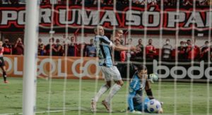 Fim de jejum! Atlético-GO pressiona e vence Grêmio