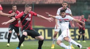 Personagem da classificação do São Paulo no sub-20, Beraldo brinca: ‘Fui do inferno ao céu em três minutos’