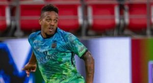 Artilheiro do Shonan, Wellington Tanque vê cinco finais na reta final da Liga Japonesa