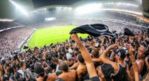 Com aproveitamento igual dentro e fora de casa, Corinthians tem fator torcida para evoluir como mandante