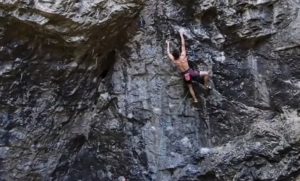 Adam Ondra encadena sua 44ª via de 12a