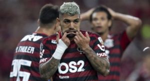 Renato desgastado. Jogadores com medo da torcida. Diretoria sem rumo. O Flamengo desmorona